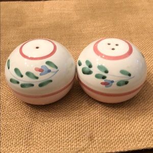 Salt & Pepper Shakers Pink Garland by Caleca